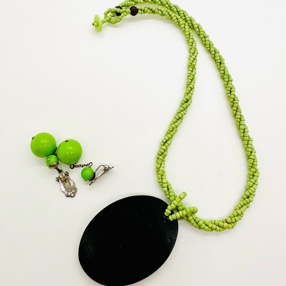 Retro Vintage Green Peruvian Shell Necklace & Earrings - Picture 10 of 17